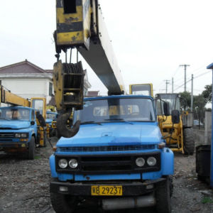 求購16噸四節臂吊車，20B， 25噸吊車