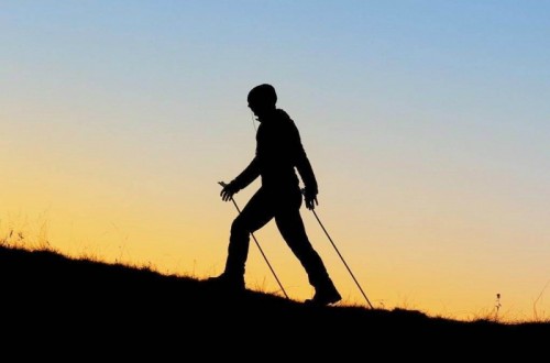 登山杖折疊還是伸縮好 這種類型登山杖的優劣分析 使用登山杖的好處